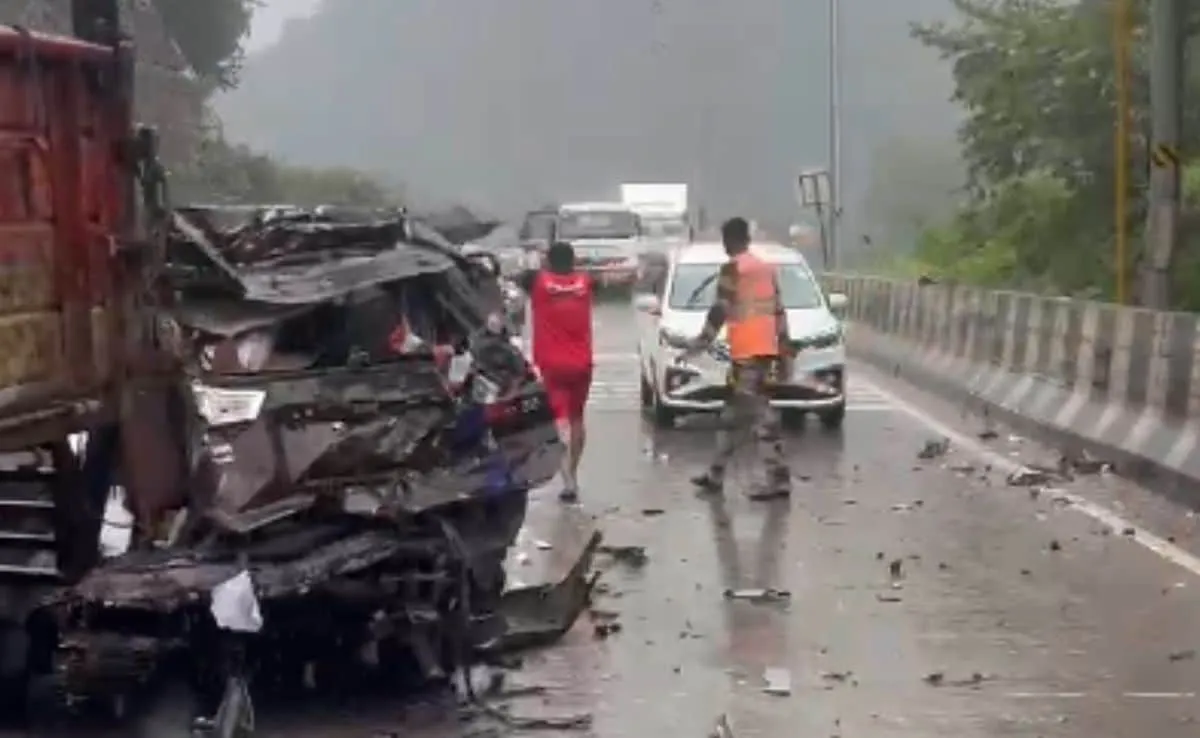 accident, Mumbai Pune Expressway, vehicles