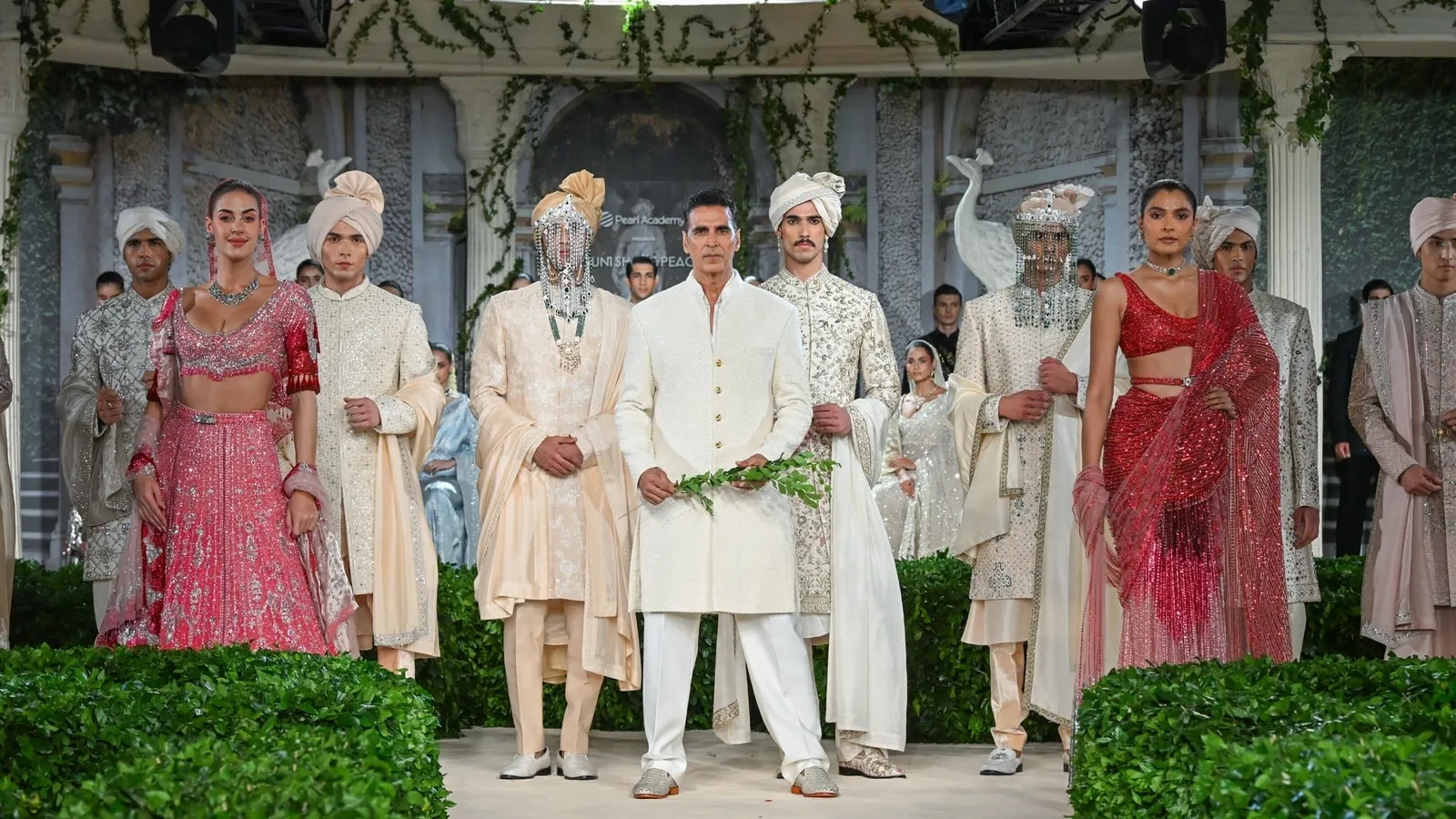Couture Week, celebrity fashion, showstopper