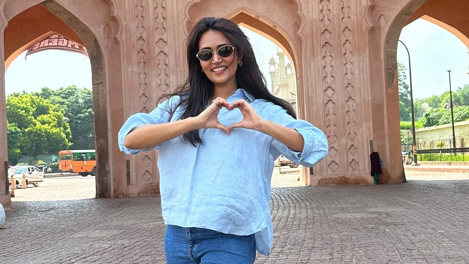 Sanvikaa, Lucknow, connection
